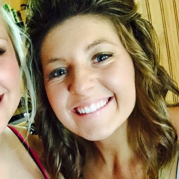 Profile Picture of Kelsie Farmer (@kelsieb10) on Poshmark