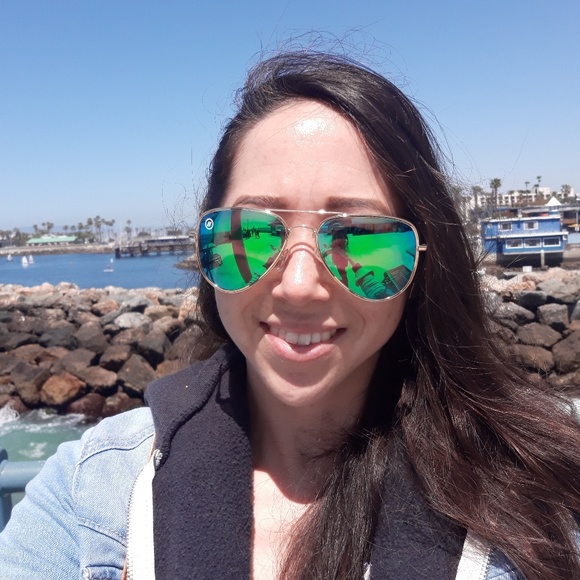 Profile Picture of Sunny Paradyse (@paradyse5951) on Poshmark