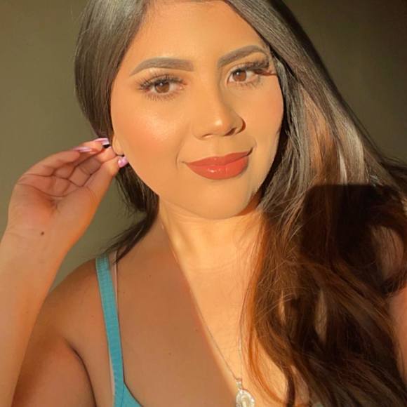 Profile Picture of Ciany Reyes (@cianyr) on Poshmark