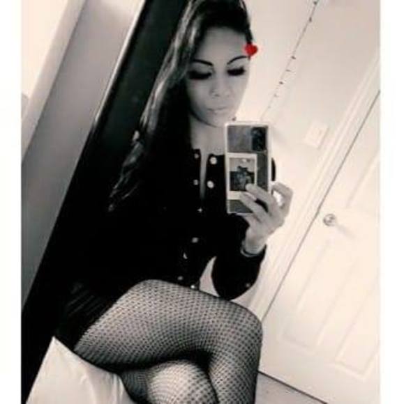 Profile Picture of Luz Arroyo (@mizortiz1218) on Poshmark