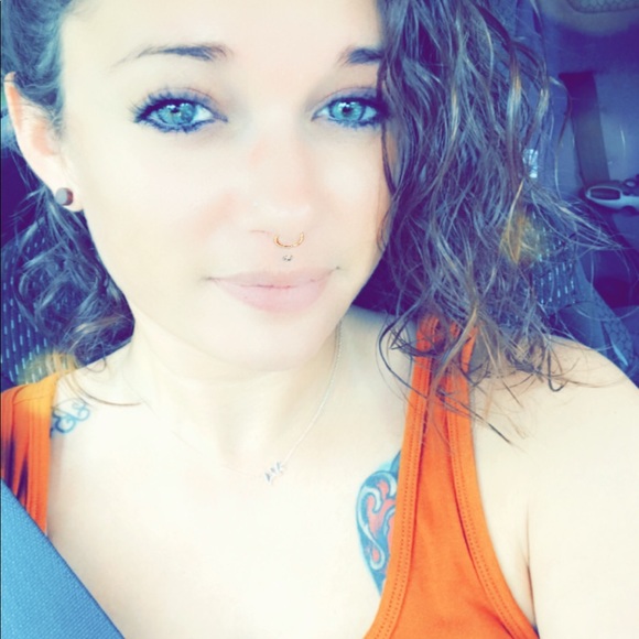 Profile Picture of Mandy Dawn (@olivetreasure) on Poshmark