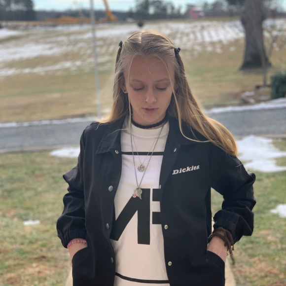 Profile Picture of Hannah Hetzer (@lilpeep420) on Poshmark