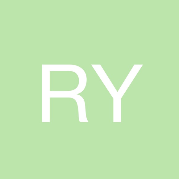 Profile Picture of Rebecca Yoxall (@byoxall) on Poshmark