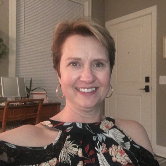 Profile Picture of Colleen Heykoop (@colleenheykoop) on Poshmark