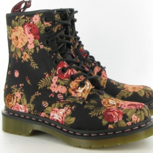 Profile Picture of Agatha Munnelly (@ageeshop) on Poshmark