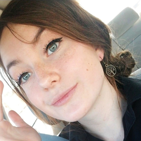 Profile Picture of Olivia Tocher (@otocher) on Poshmark