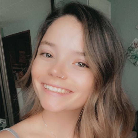 Profile Picture of Chelsea Sakers (@chessy_chels) on Poshmark