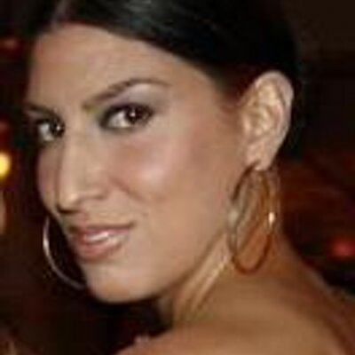 Profile Picture of Lea  Szabo (@TheLookofWonder) on Twitter