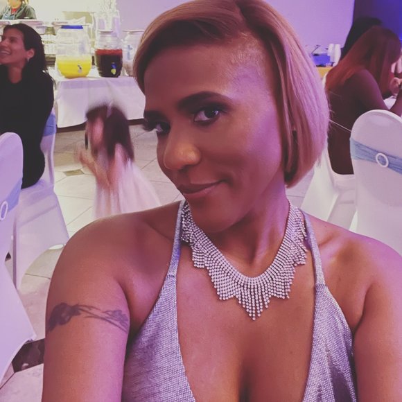 Profile Picture of Indra Andino davison (@idavison1978) on Poshmark