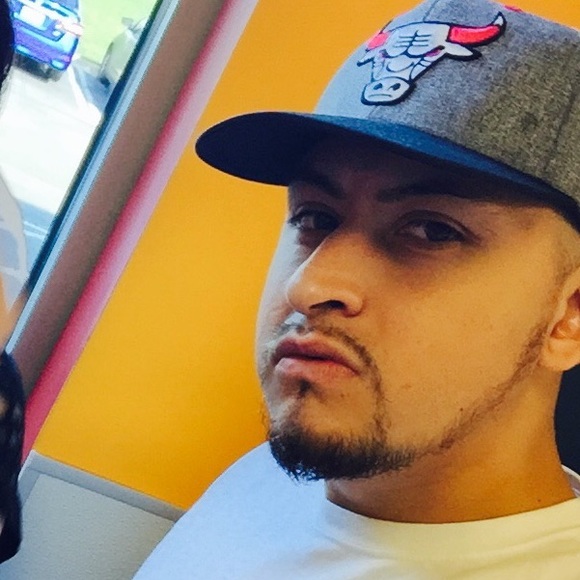 Profile Picture of Luis Ugalde (@luis2824) on Poshmark