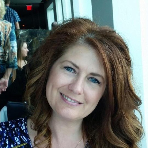 Profile Picture of Kimberly Clucas (@kaclucas) on Poshmark