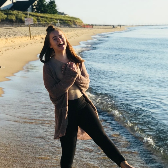 Profile Picture of Mikaela Hendrickson (@mikaela_h) on Poshmark