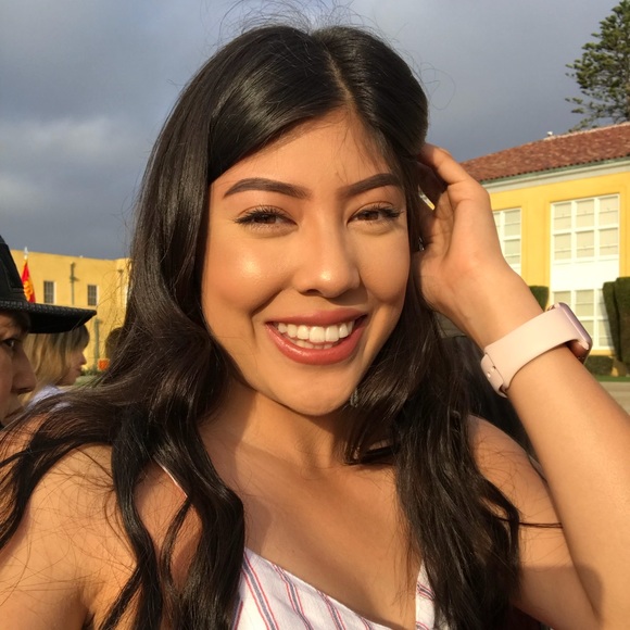 Profile Picture of Cinthia Lucas (@synthiuhhh) on Poshmark