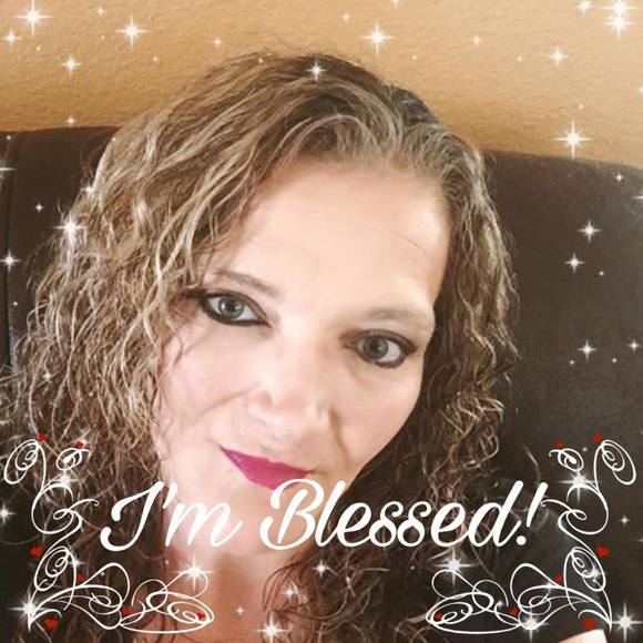 Profile Picture of Dee Ramirez (@glittereyez) on Poshmark