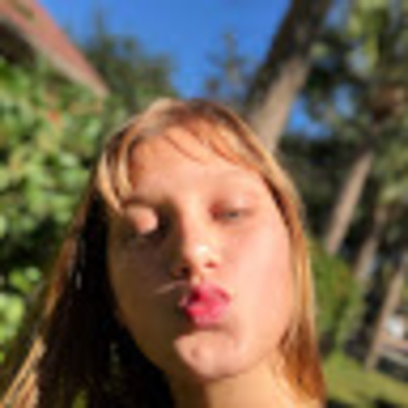 Profile Picture of Rosalee Recce (@rosaleeg6) on Poshmark