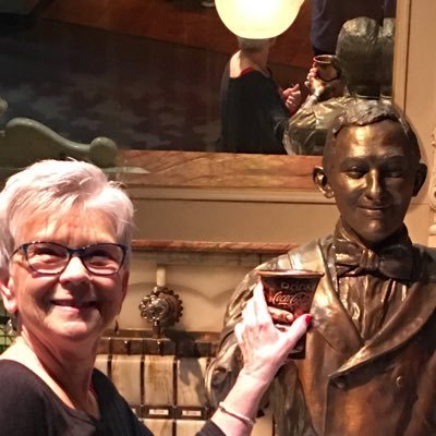 Profile Picture of Janet Wallace (@pnut63876) on Twitter