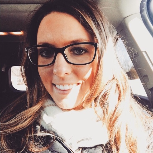 Profile Picture of Shannon Cromer (@shannon_cromer) on Poshmark