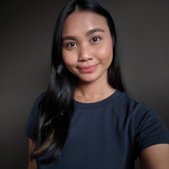 Profile Picture of Rowena Silva das (@rowenasd) on Poshmark