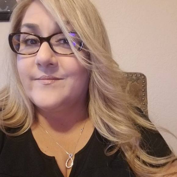 Profile Picture of Lucy Loo (@lucyloo789) on Poshmark