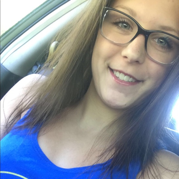 Profile Picture of Madison Olson (@madisonolson7) on Poshmark