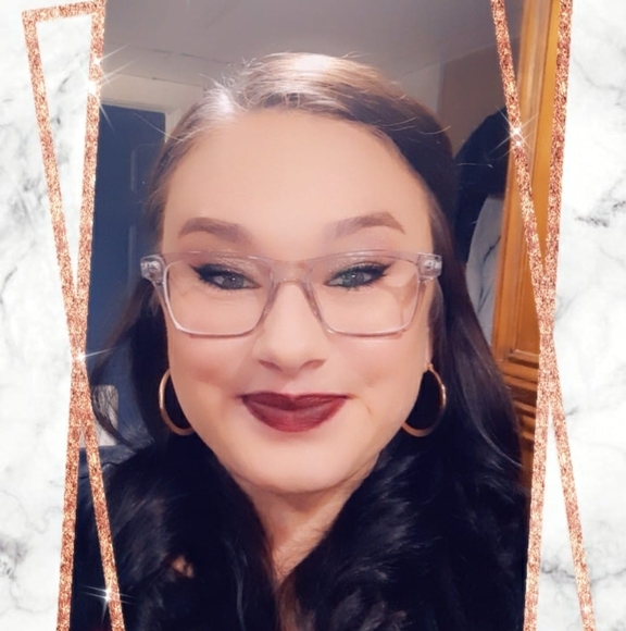 Profile Picture of Erica Curnick (@ecurnick85) on Poshmark