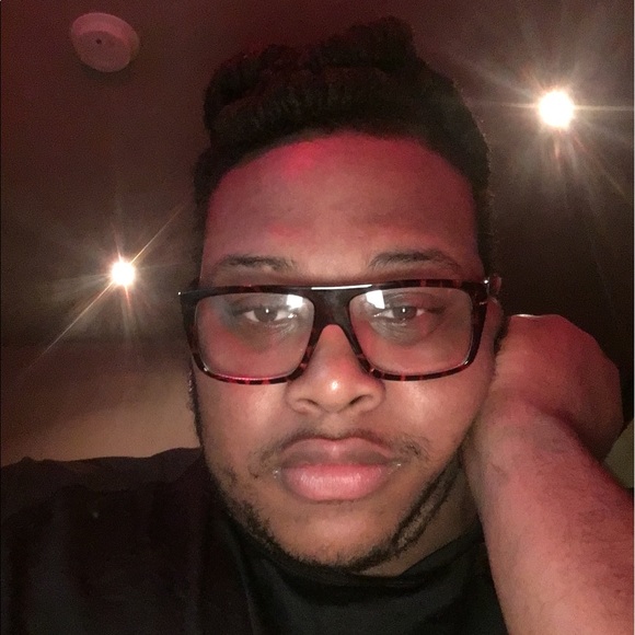 Profile Picture of Isaiah Dixon (@isaiah3895) on Poshmark