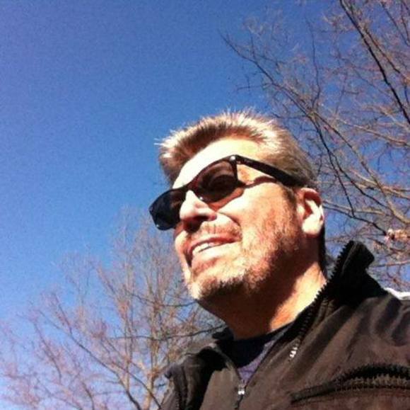 Profile Picture of Dennis Pipitone (@denpipitone) on Poshmark