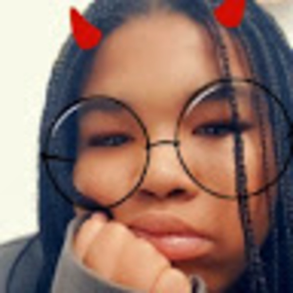 Profile Picture of Joelle's Carmichael-hylton (@joelle489) on Poshmark