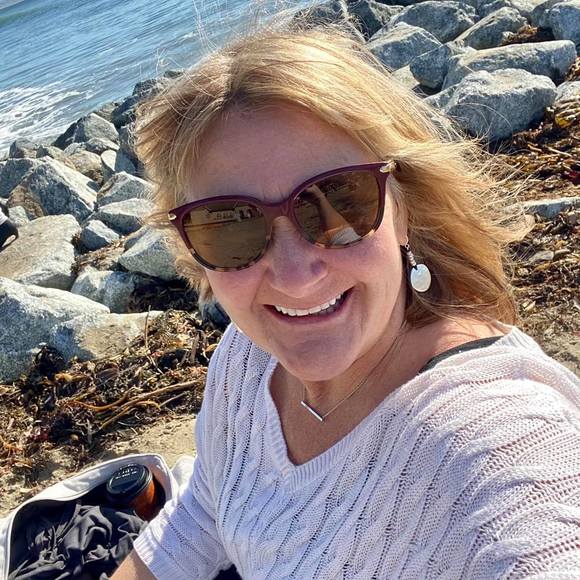 Profile Picture of Angela Koch (@curiouskinder) on Poshmark
