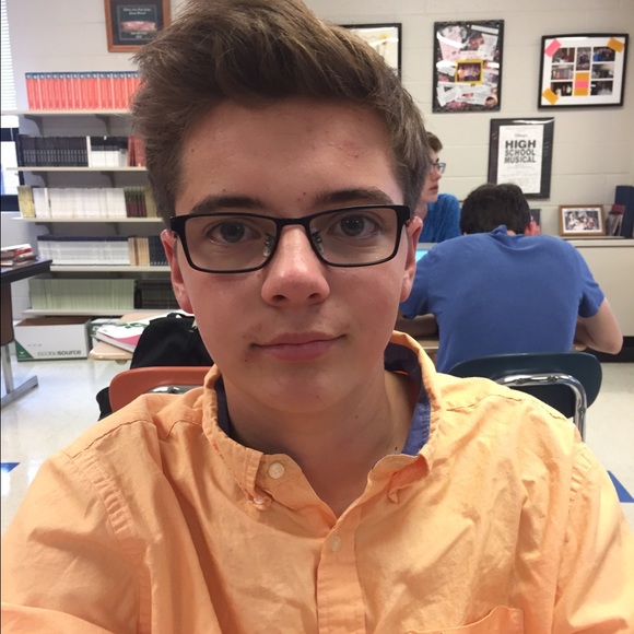 Profile Picture of Steven Gee (@stevengee) on Poshmark