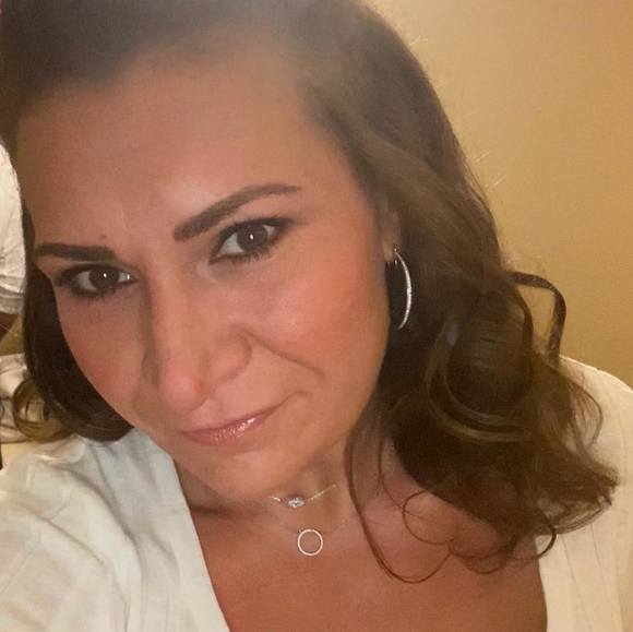 Profile Picture of Danielle Kostner steffes (@daniellekostner) on Poshmark