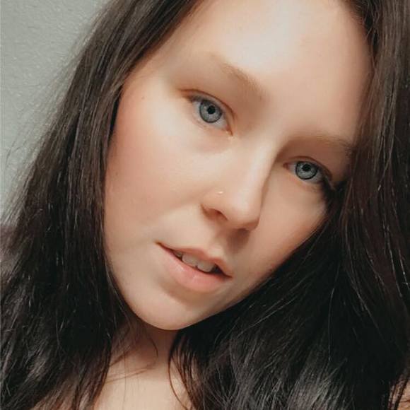 Profile Picture of Morgan Heinsen (@morganhh16) on Poshmark