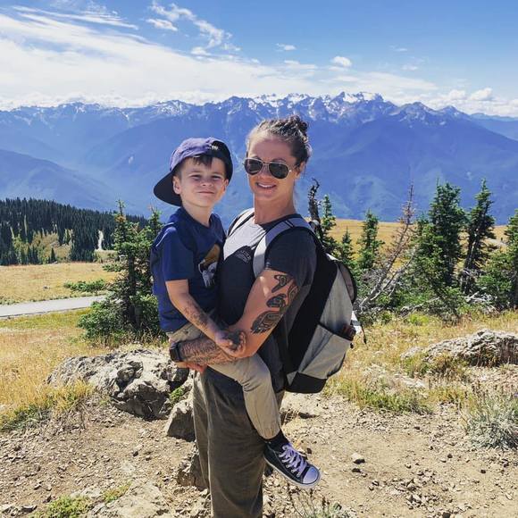 Profile Picture of Stephanie Eggink (@sreggink88) on Poshmark