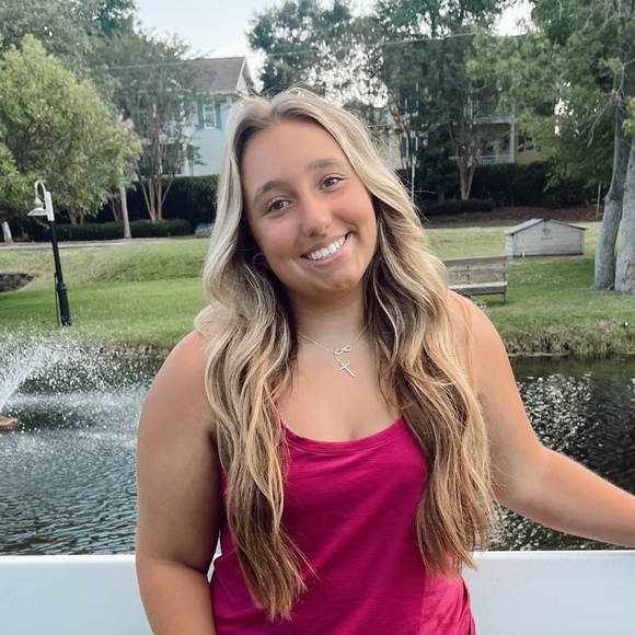 Profile Picture of Lydia Seagle (@lseagle1) on Poshmark