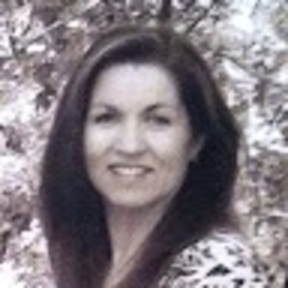 Profile Picture of Gina Stech (@ginastech) on Poshmark