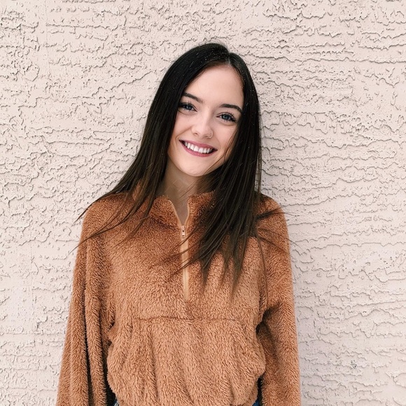 Profile Picture of Carrington Maclennan (@carringtonmac) on Poshmark