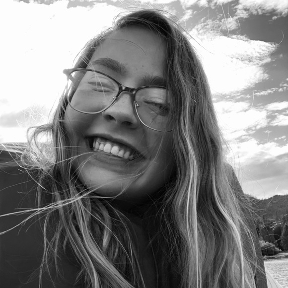 Profile Picture of Taylor Richards (@taylorose2020) on Poshmark