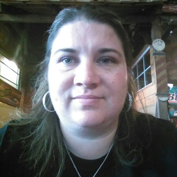 Profile Picture of Bessie Parsells (@parsellschix) on Poshmark