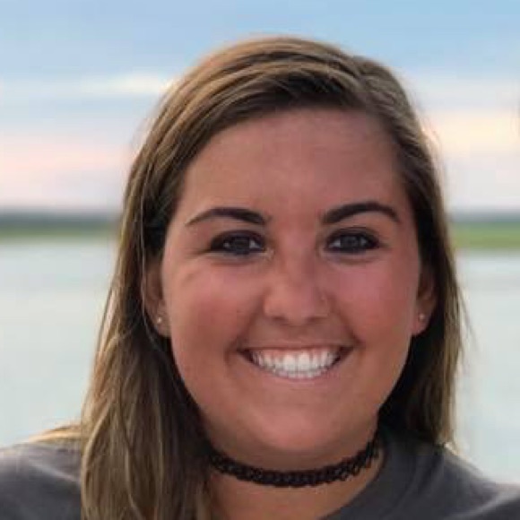 Profile Picture of Brynna Robinson (@brynnarobinson) on Poshmark