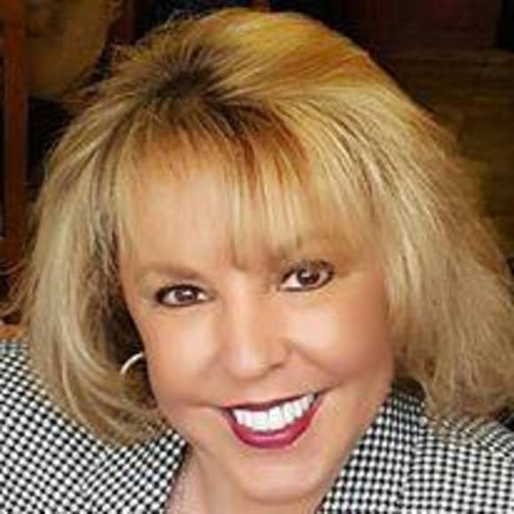 Profile Picture of Donna Pascucci (@donnapascucci) on Poshmark