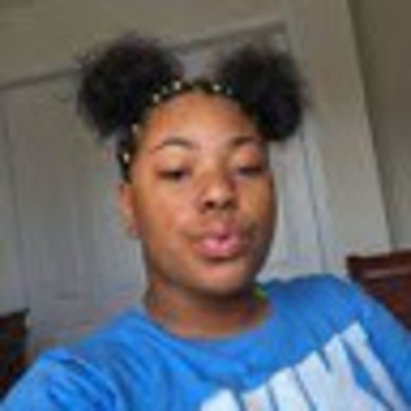 Profile Picture of Ladajah Seigler (@seigla27) on Poshmark