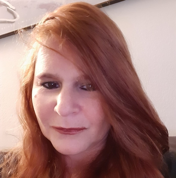 Profile Picture of Carrie Angolia (@cangolia) on Poshmark