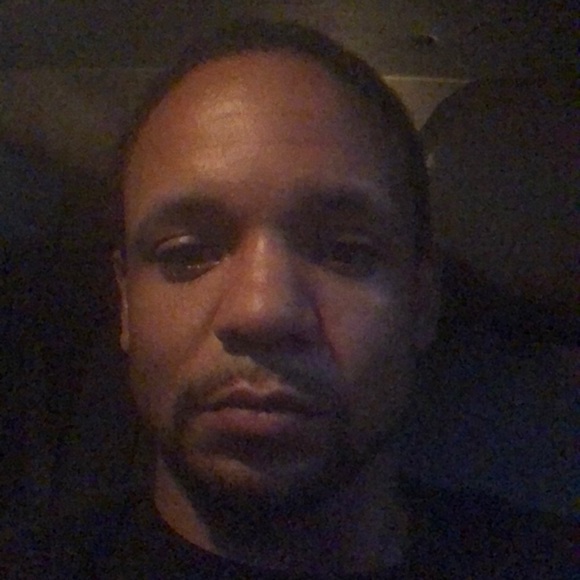 Profile Picture of Ej Davis (@fammay) on Poshmark