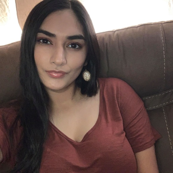 Profile Picture of Giselle Mata (@gisellemata) on Poshmark