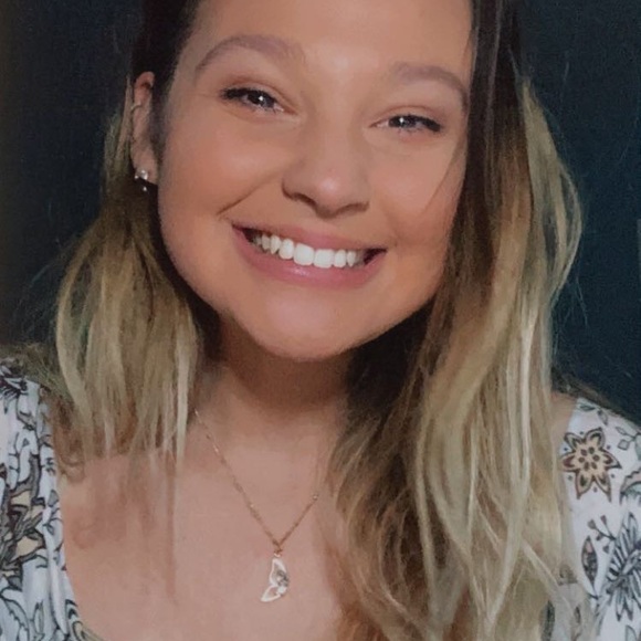 Profile Picture of Cecilia Schultz (@cec141) on Poshmark