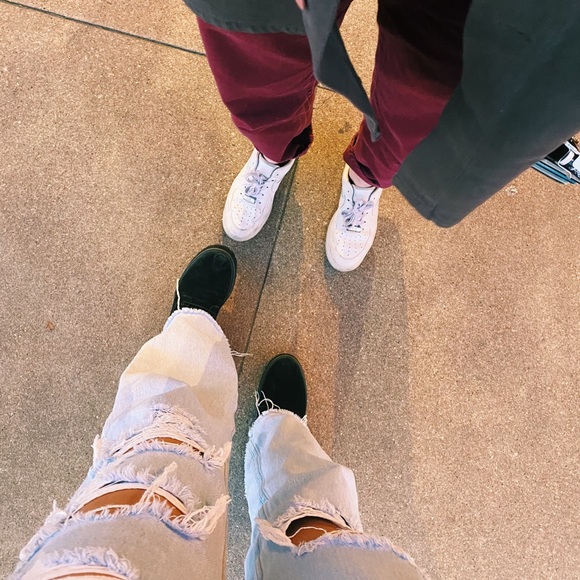 Profile Picture of Alexandra Olson (@dilhie) on Poshmark