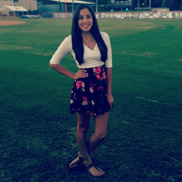 Profile Picture of Arianna Lindheimer (@arii_lindheimer) on Poshmark