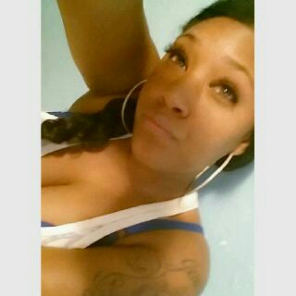 Profile Picture of Rae Staley (@raecheon0115) on Poshmark