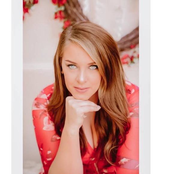 Profile Picture of Alexandra Hill (@ahill319) on Poshmark