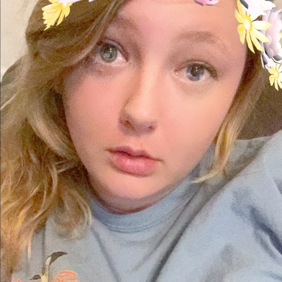 Profile Picture of Stormee Sebren (@stormeerae21) on Poshmark